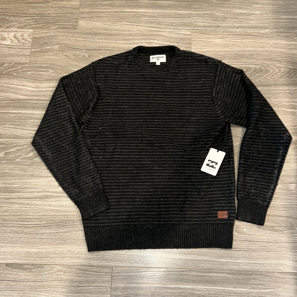 Billabong crewneck sweater. Size L. NWT